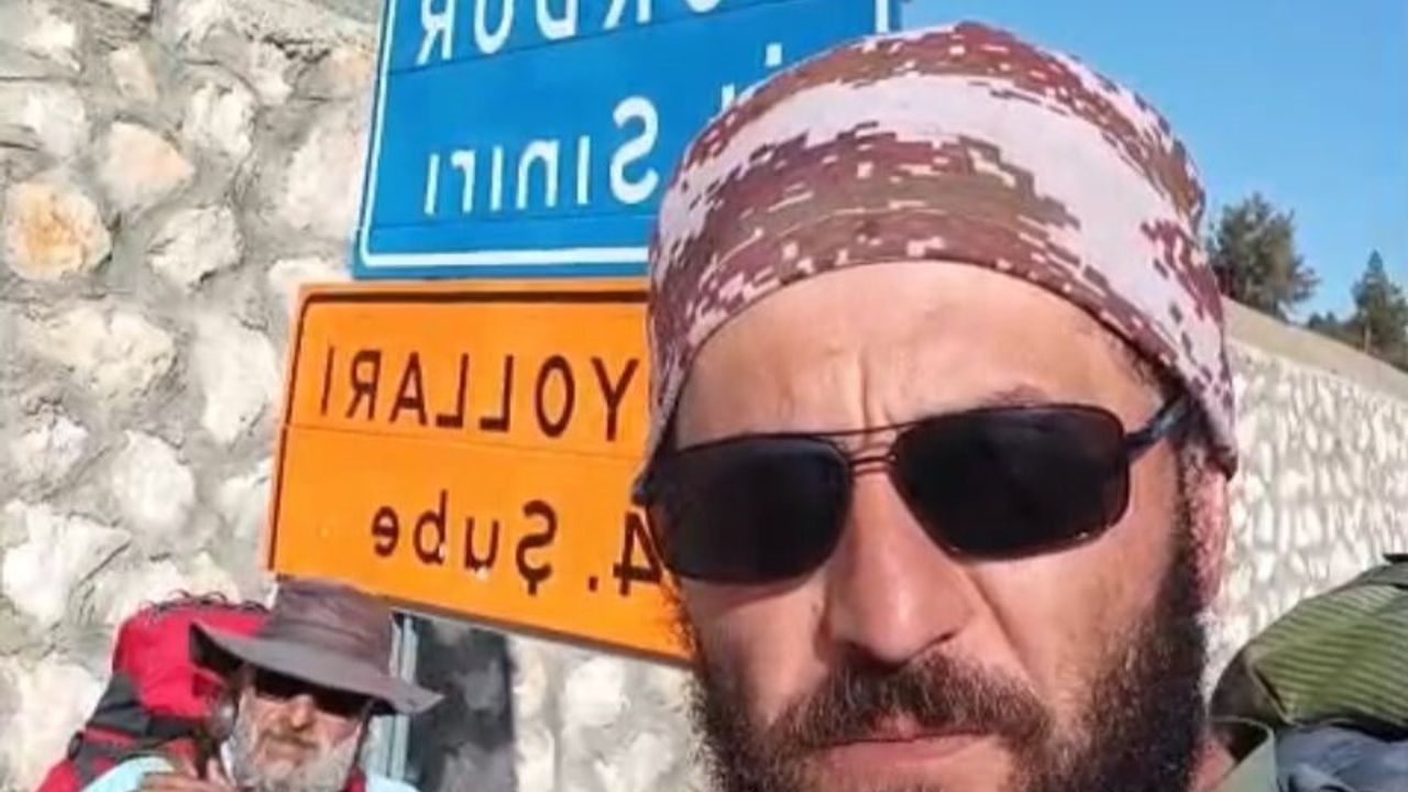 Ömer Özer, köpeği Yoldaş ile 77. fidanını Burdur'da dikti