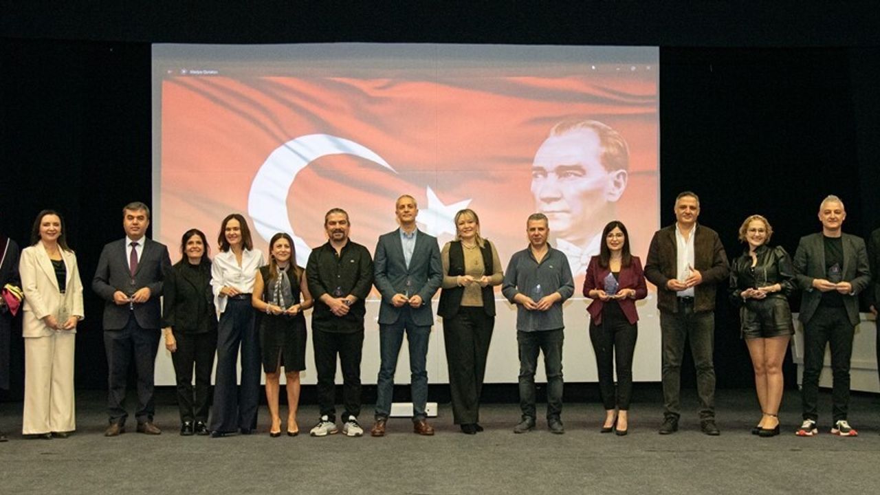OMÜ Diş Hekimliği'nde Beyaz Önlük Coşkusu ve 25. Yıl Plaketleri