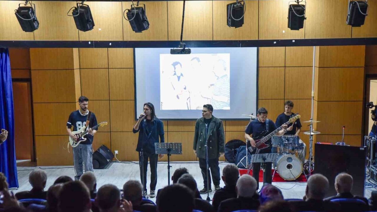 OMÜ Eğitim Fakültesi 24 Kasım'ı 33 emekli akademisyenle kutladı