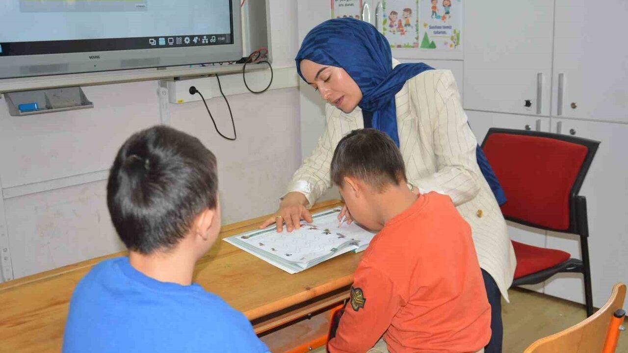 Ordu’da 27 yıllık öğretmen, eski öğrencisiyle aynı okulda omuz omuza görev yapıyor