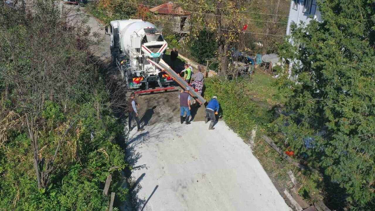 Ordu'da Ünye bağlantı yolunda beton çalışmaları tamamlanma aşamasında
