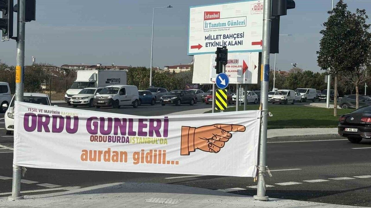 Ordu Tanıtım Günleri'nde yöresel şiveyle hazırlanan pankartlar ilgi çekti