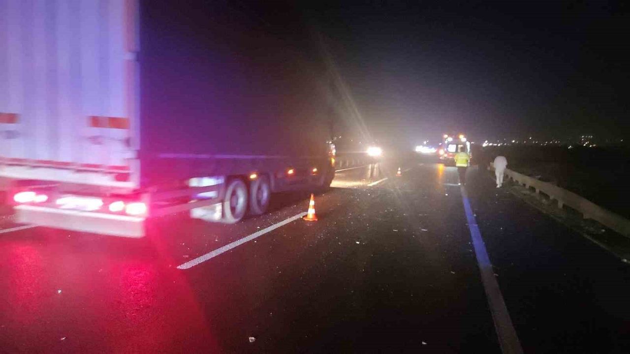 Orhangazi'de frenleri boşalan otomobil otobüse çarptı