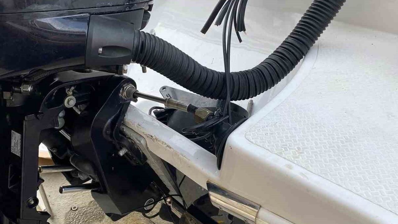 Ortaca'da Tekneyi Çalamayan Kar Maskeli 3 Kişi Tekneye Zarar Verdi