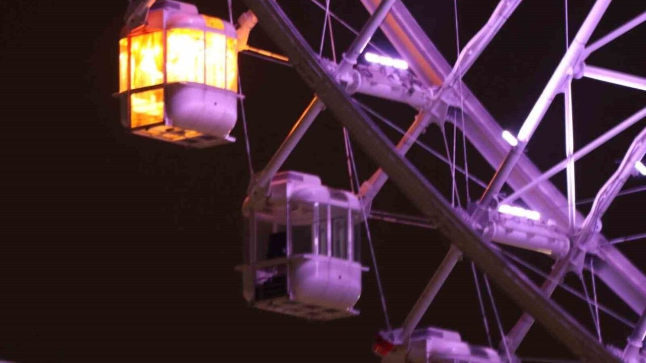 Osaka'da 123 metrelik dönme dolapta mahsur kalan 20 kişi 9 saatte kurtarıldı