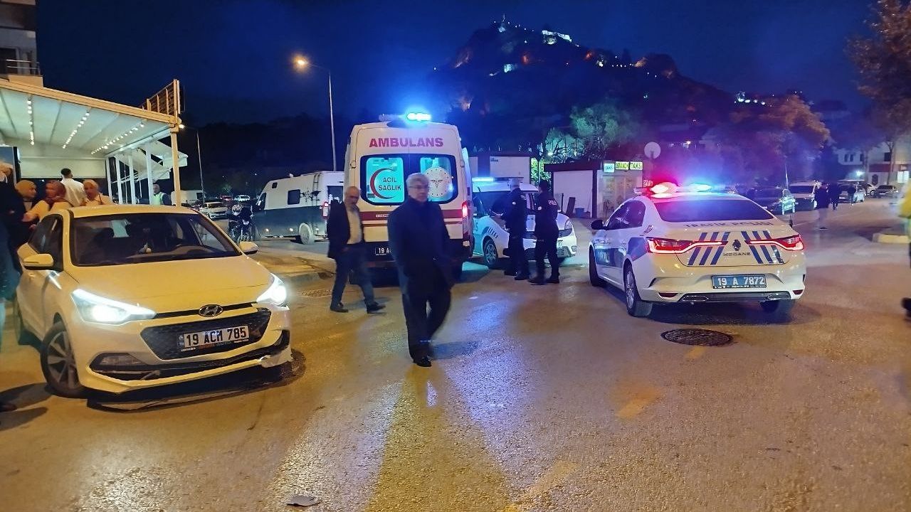 Osmancık'ta kavşak kazası: Otomobil ile motosiklet çarpıştı