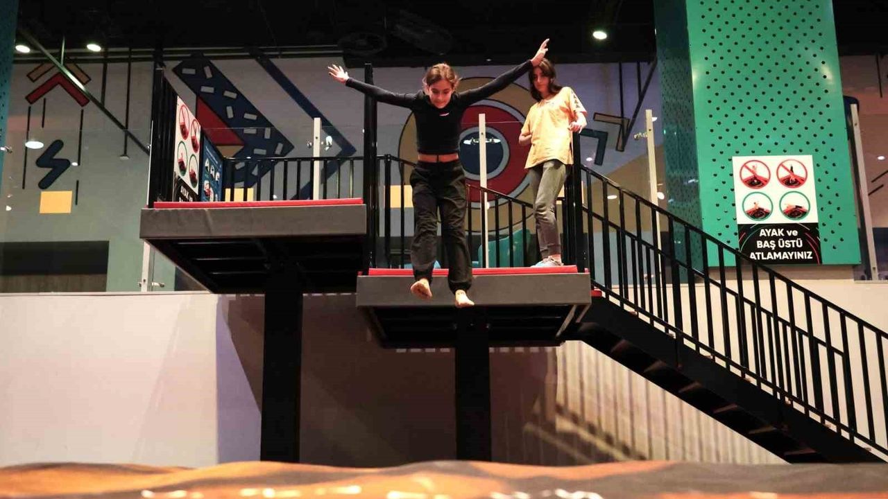 Osmangazi Belediyesi Dijiders programındaki başarılı öğrencileri ödüllendirdi