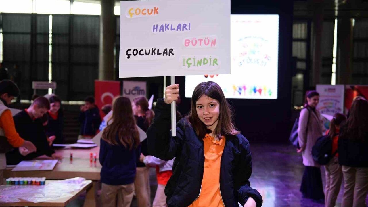 Osmangazi’de çocuklar haklarını pankartlara taşıdı