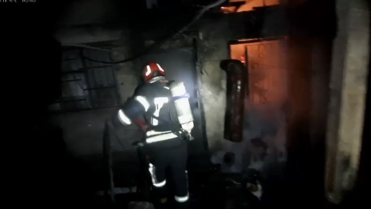 Osmaniye’de iki katlı ahşap evde çıkan yangın söndürüldü