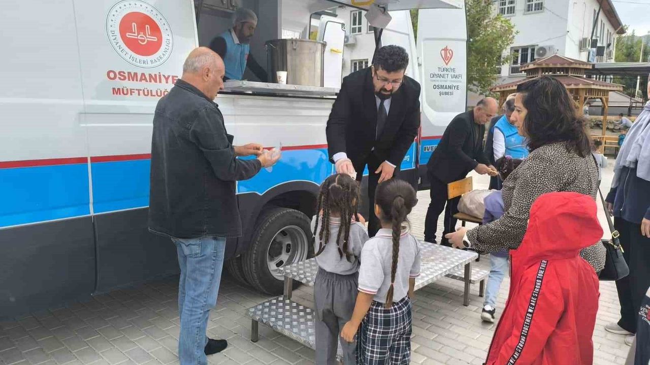 Osmaniye'de Öğrencilere Sıcak Çorba İkramı
