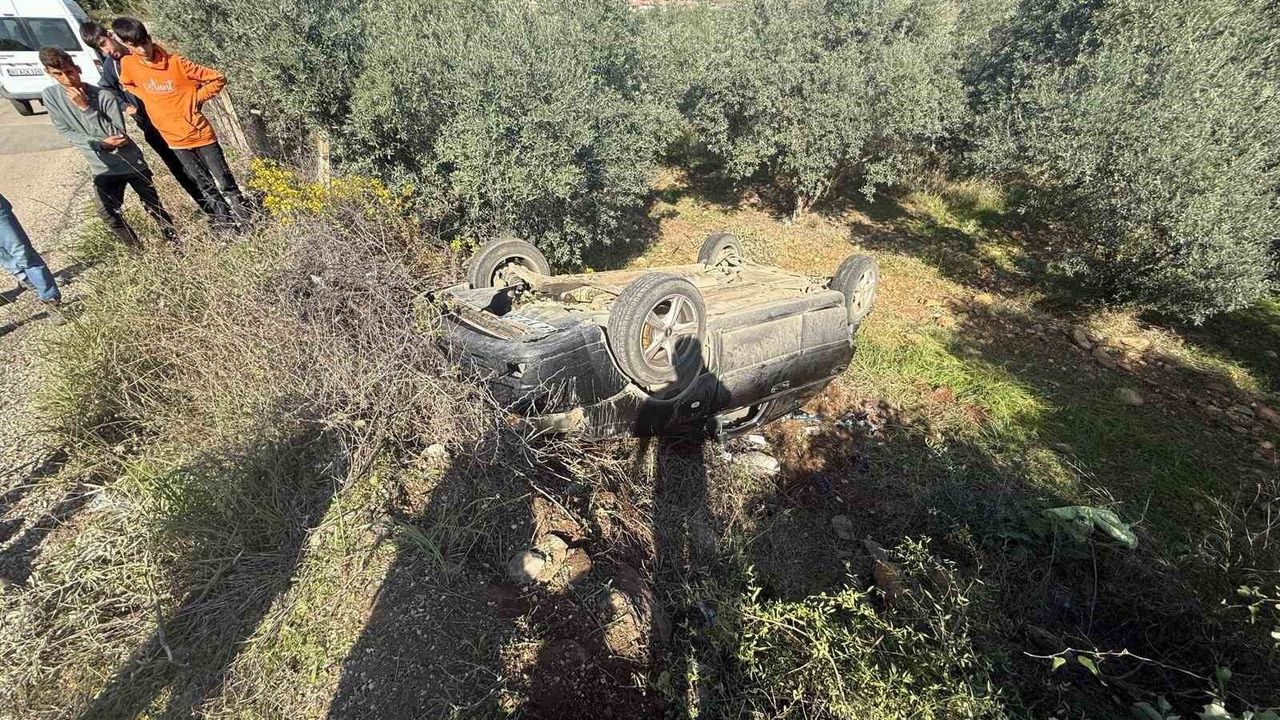 Osmaniye'de Otomobil Şarampole Yuvarlandı: Anne ve Çocuk Yaralı