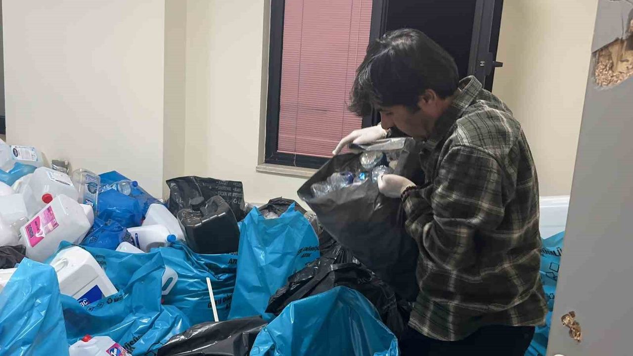 Osmaniye'de sağlık memuru plastikleri toplayıp SMA'lı çocuklara umut oluyor