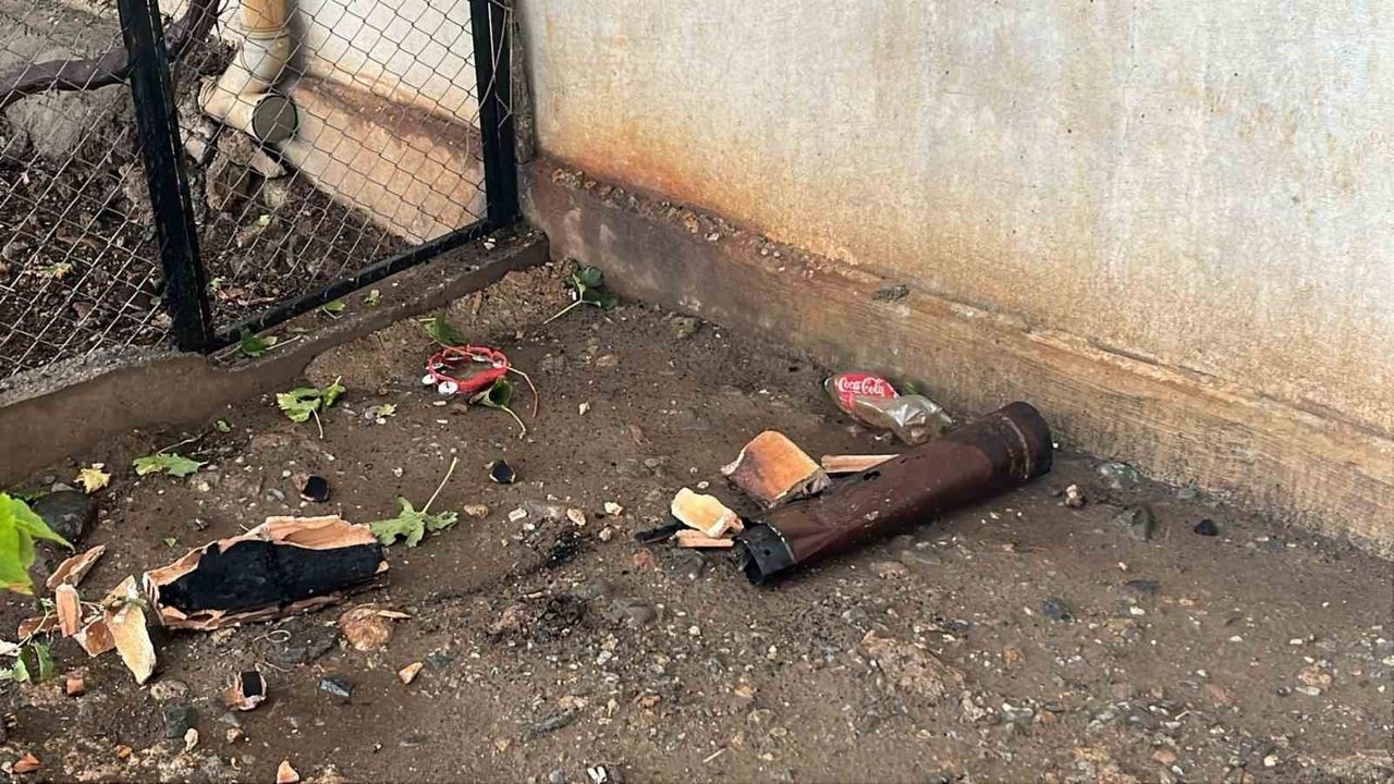 Osmaniye Düziçi'nde evin bacasına yıldırım isabet etti