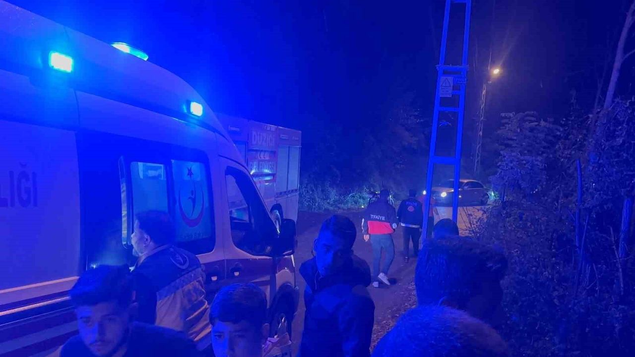 Osmaniye Düziçi’nde hafif ticari araç evin damına düştü