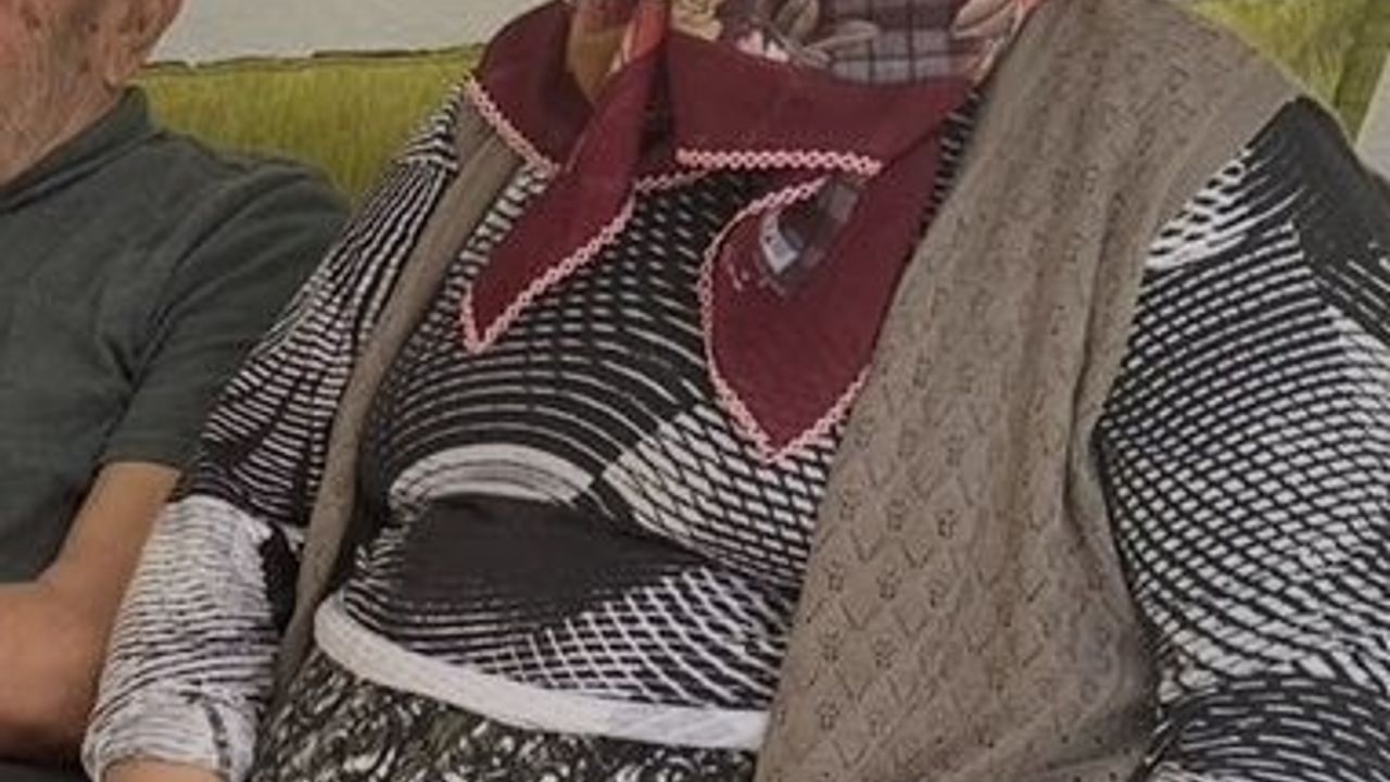Otomobil Kazasında Yaşlı Kadın Hayatını Kaybetti
