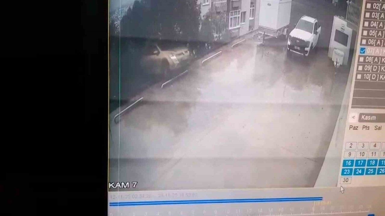 Otoparktan çıkan otomobil 10 metrelik yükseklikten site bahçesine düştü — 1 yaralı