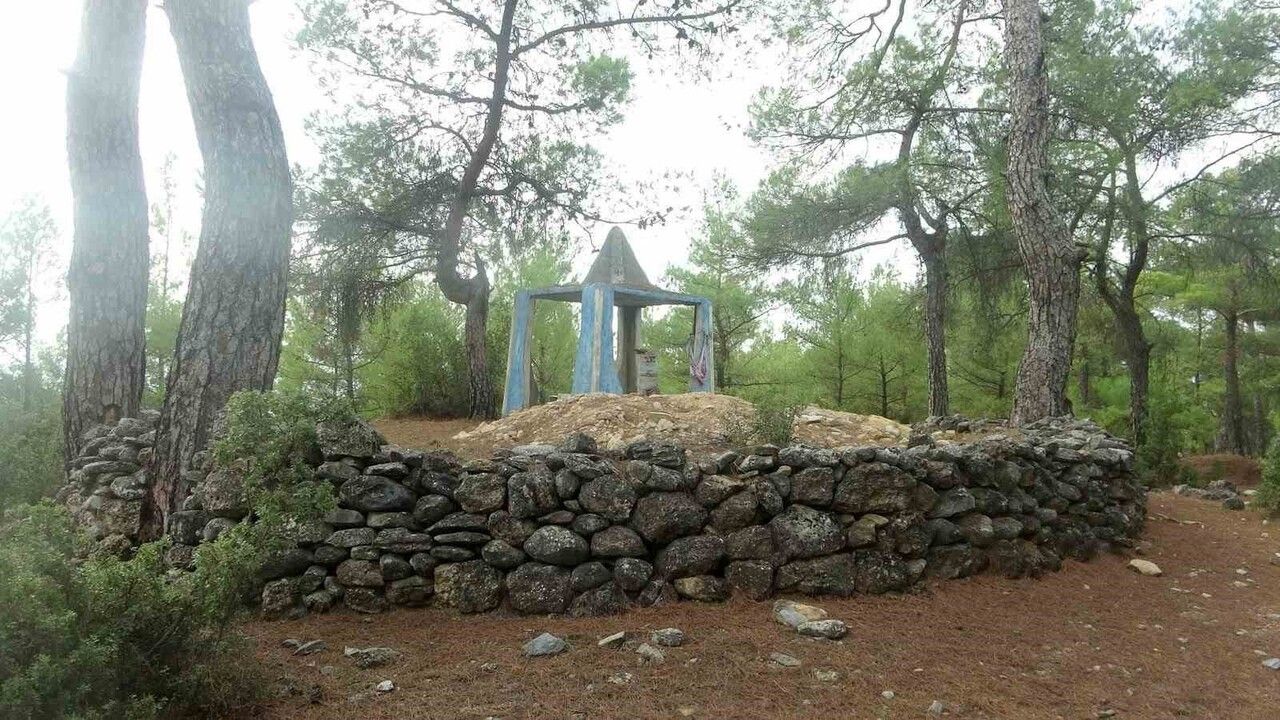 Oyuk Baba Ereni türbesi kaçak kazıyla ağır tahribata uğradı