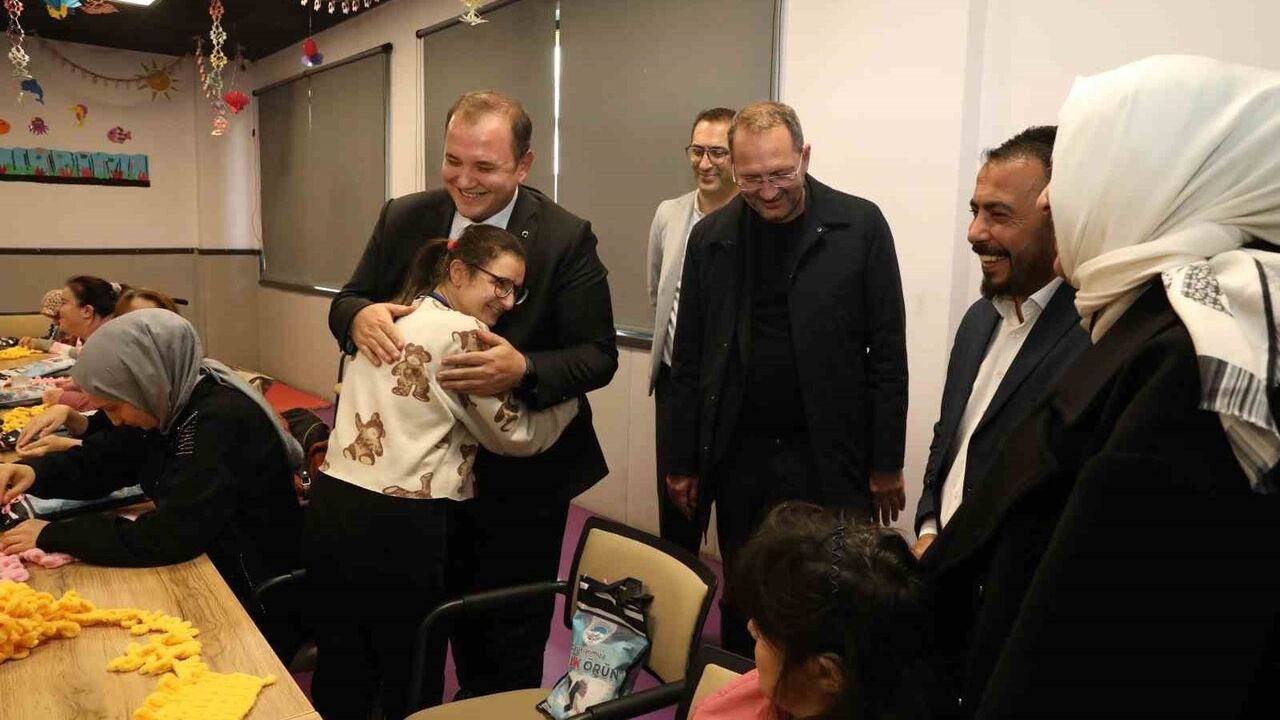 Özel Öğrencilerin Ördüğü Atkılar Sevgi Evleri’ne Ulaştı