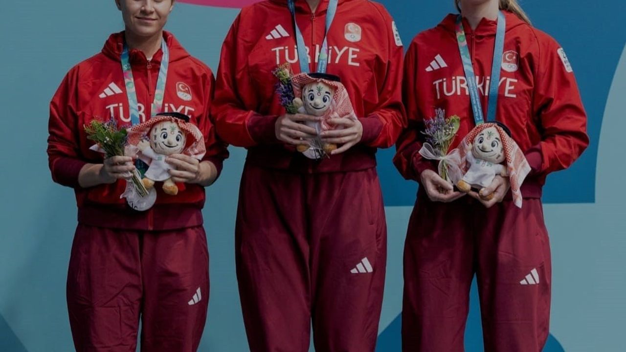Özge Yılmaz liderliğindeki kadın milli masa takımı 6. İslami Dayanışma Oyunları’nda gümüş