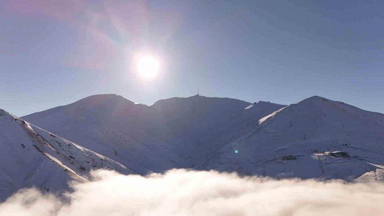 Palandöken sabah sisleriyle kaplandı, drone ile görüntülendi