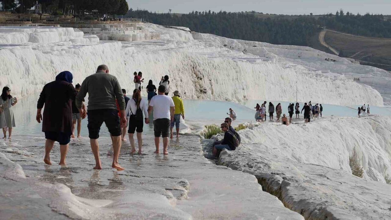 Pamukkale'ye Asya'dan Yoğun Ziyaretçi Akını