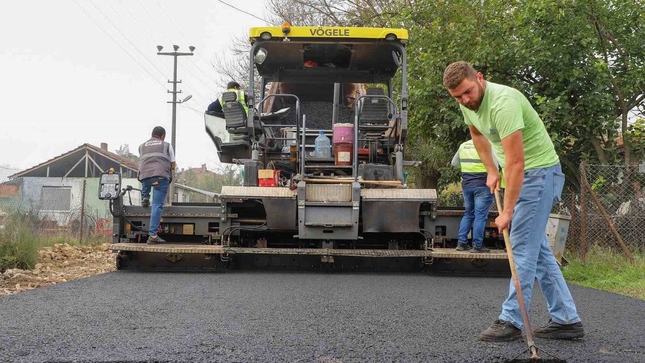 Pamukova’da 6 mahallede 16 km sıcak asfalt yenilemesi