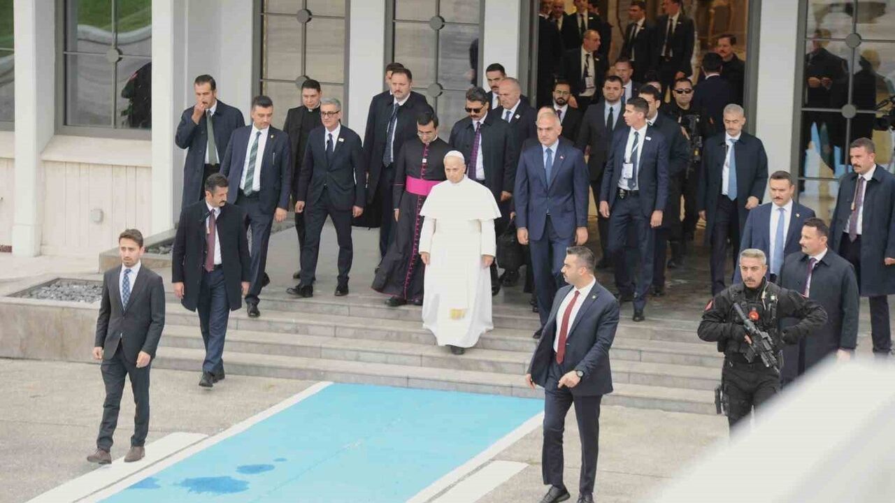 Papa 14. Leo İstanbul'daki Ziyaretinin Ardından Türkiye'den Uğurlandı