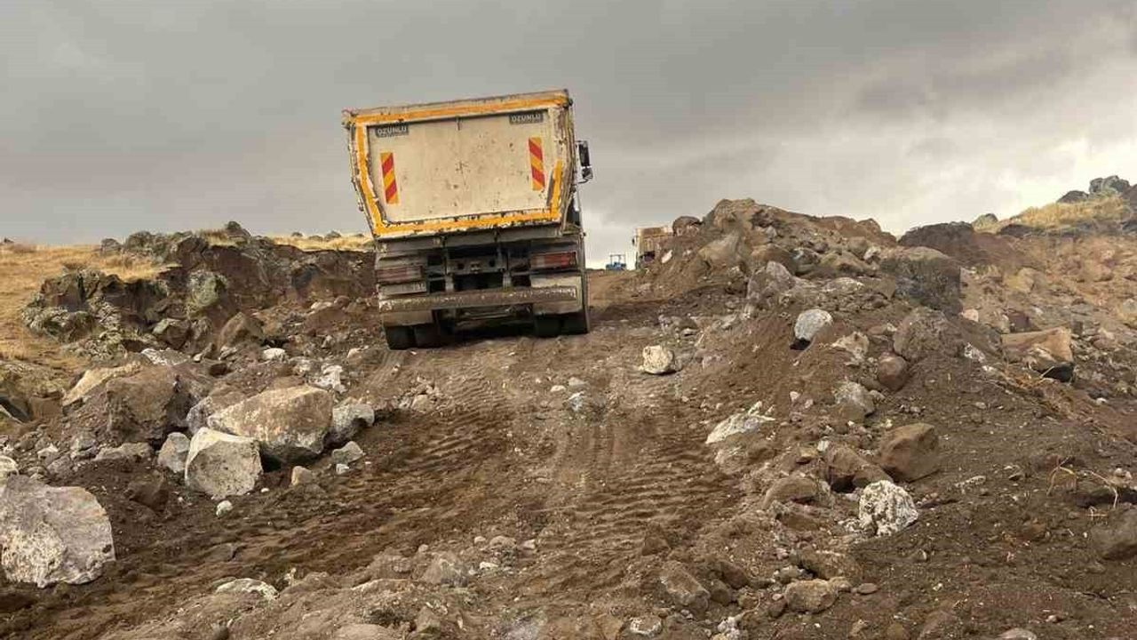 Patnos’ta Kış Hazırlıkları: Yol Çalışmaları Hız Kazanıyor
