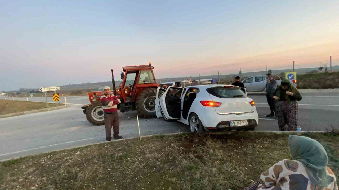 Pınarhisar çevreyolunda traktör ve otomobil çarpıştı: 2 yaralı