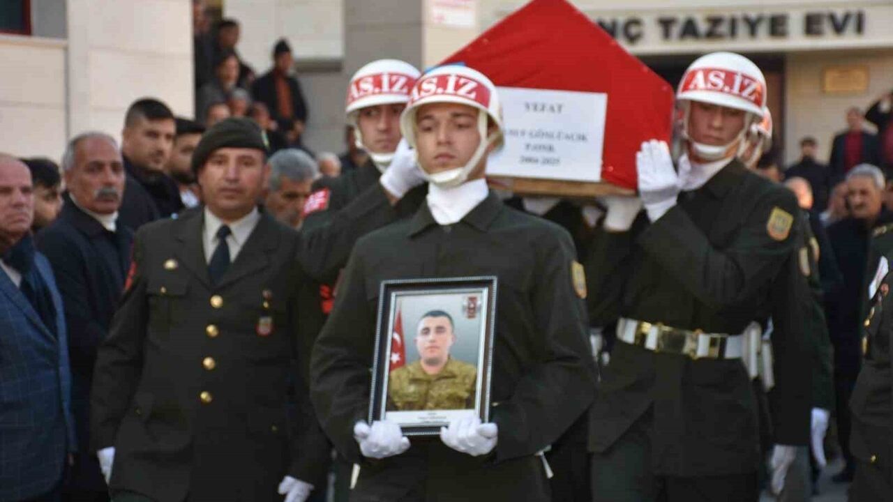 Piyade Er Yusuf Gönlüaçık Bingöl'de Son Yolculuğuna Uğurlandı