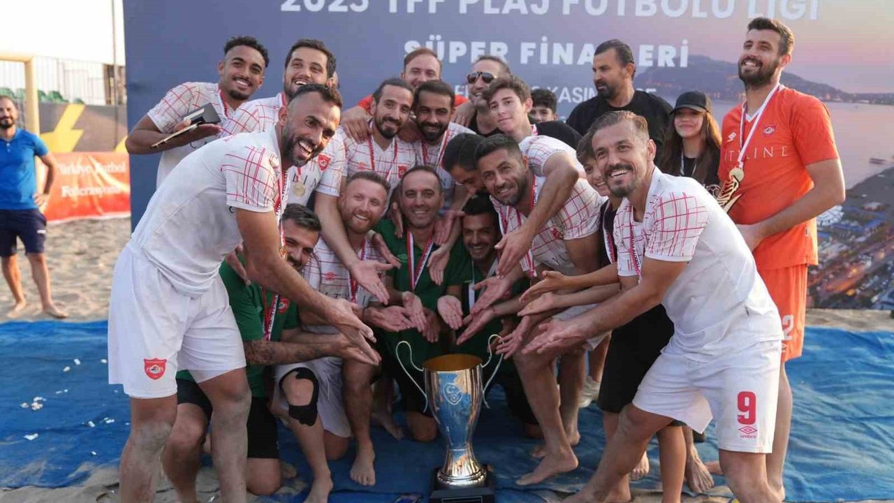 Plaj Futbolu Süper Finalleri'nde CityLine Alanya Belediyespor şampiyon