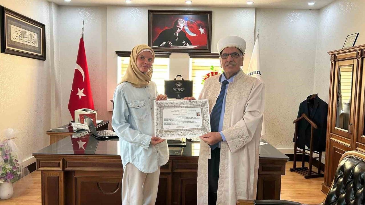 Polonyalı Gazeteci Antalya'da Müslüman Oldu