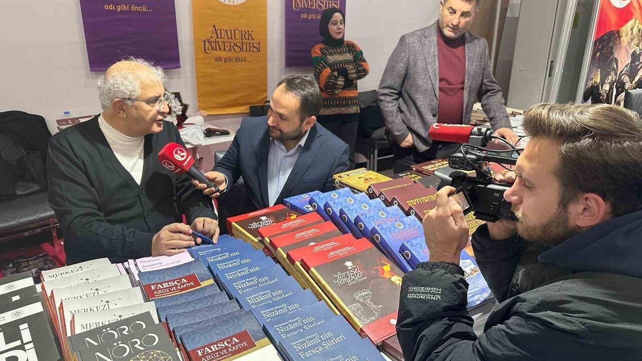 Prof. Dr. Hakan Kadıoğlu, Doğu Anadolu Erzurum 7. Kitap Fuarı'nda Okurlarla Buluştu