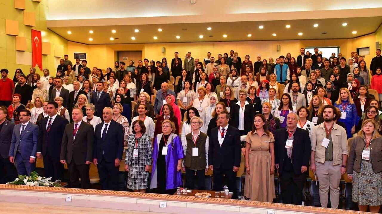 Prof. Dr. Mehmet Ali Eroğlu'na 'Türk Kültür ve Sanatına Katkı Ödülü'