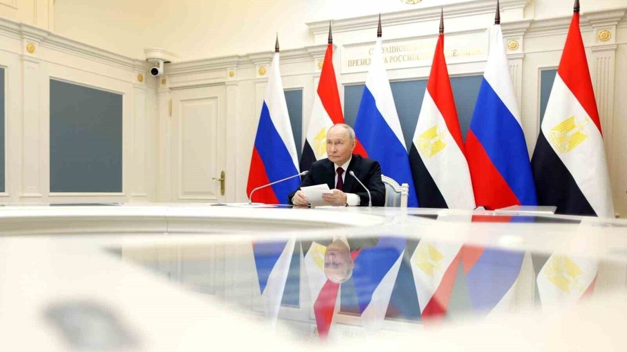 Putin ve es-Sisi El-Dabaa Nükleer Santrali'ndeki reaktör kabı törenine katıldı