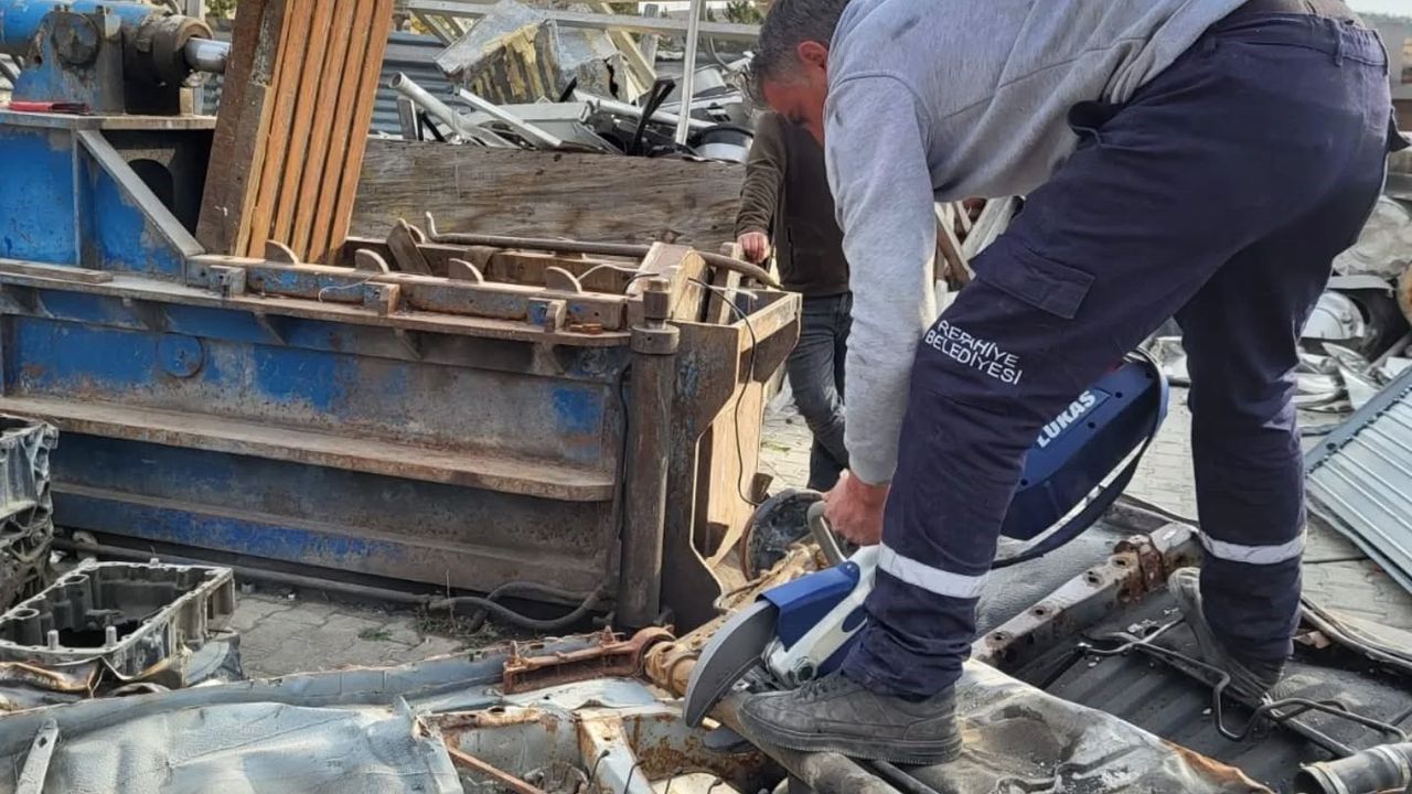 Refahiye itfaiye personeline trafik kazalarına müdahale eğitimi