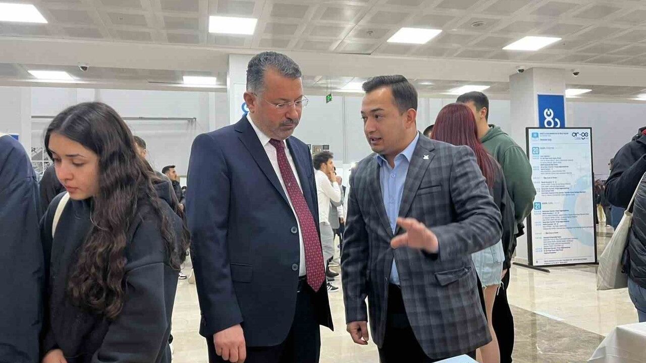 Rektör Kırışık BARÜ 8. Uluslararası Ar-Ge Proje Pazarı’nda projeleri inceledi