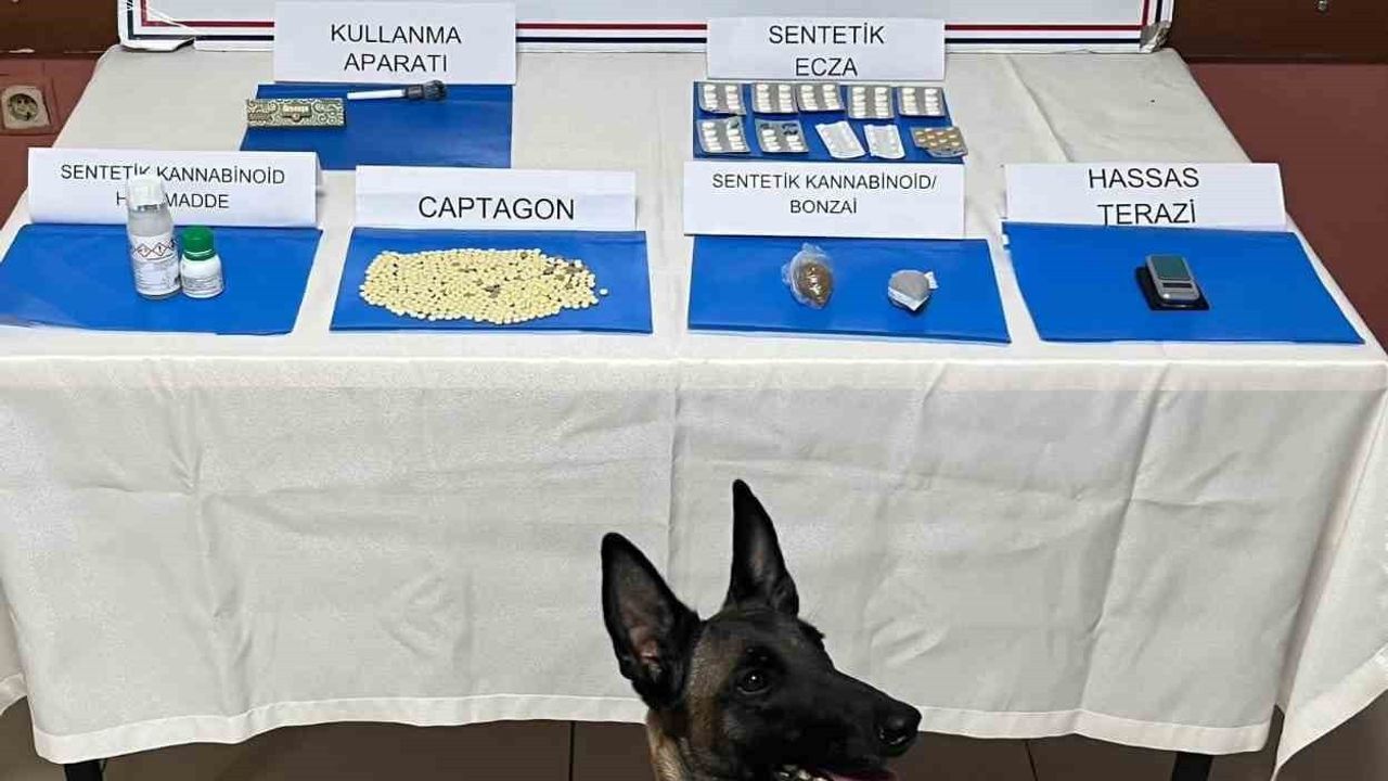 Reyhanlı’da sulama kanalında 100 bin Captagon ve çok miktarda uyuşturucu ele geçirildi