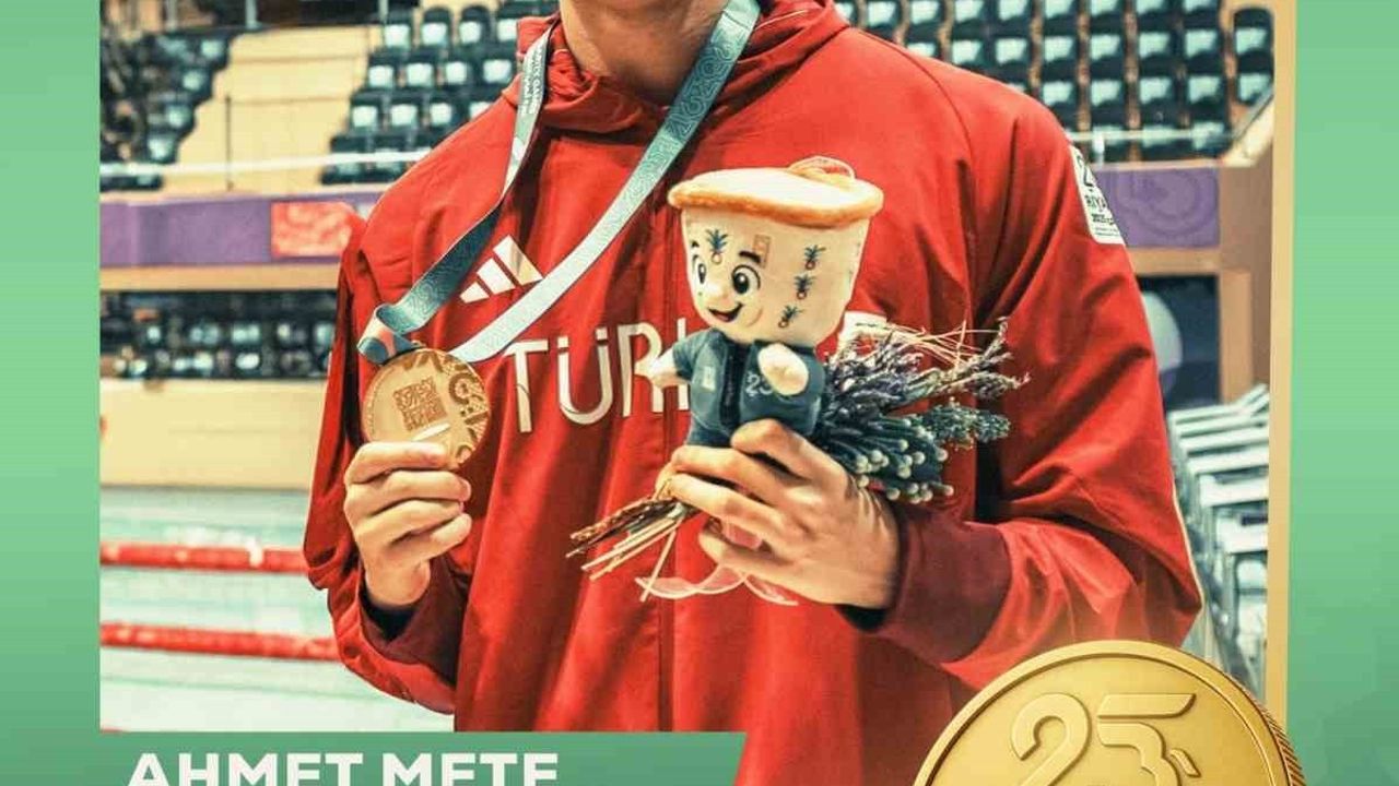 Riyad'da milli yüzücüler çifte altın kazandı