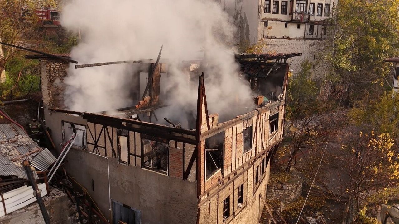 Safranbolu'da 150 yıllık konağın harabeleri dronla görüntülendi