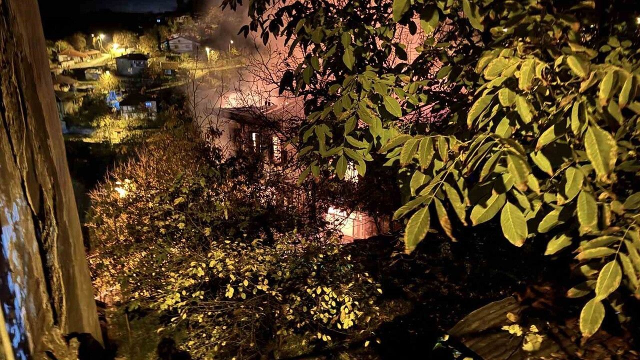 Safranbolu'da iki katlı ahşap ev alevlere teslim oldu