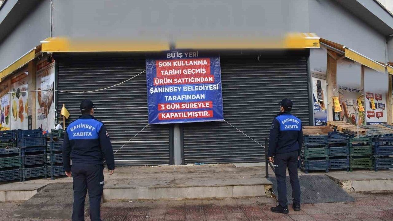 Şahinbey Zabıtası: Tarihi geçmiş ürün satan market 3 günlüğüne kapatıldı