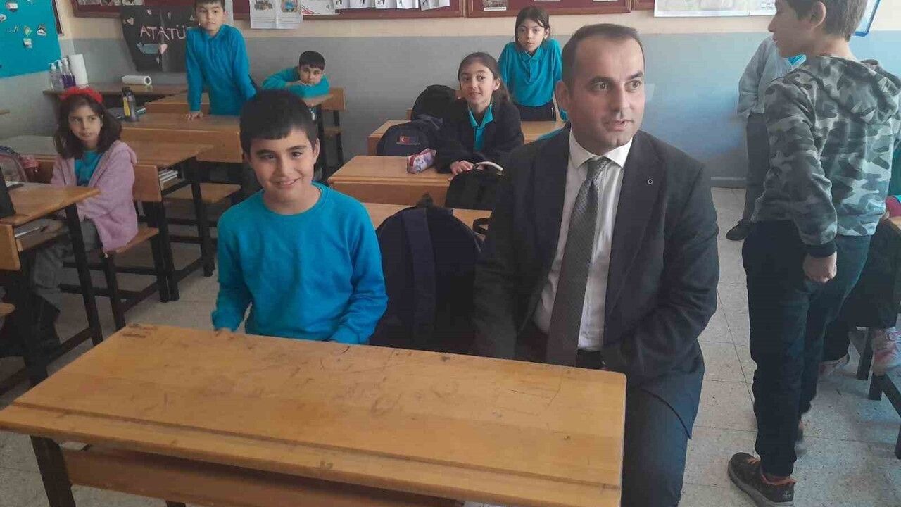 Saimbeyli Protokolünden Otizmli Öğrenci Muhammed Şener'e Doğum Günü Sürprizi