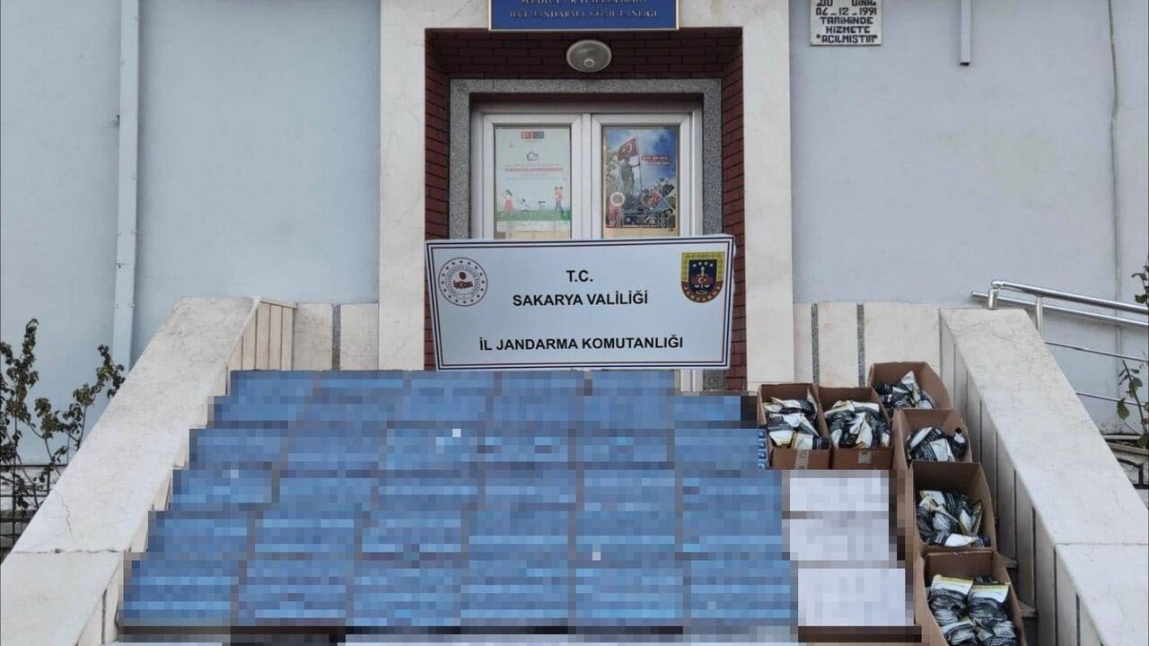 Sakarya'da 3 ilçede kaçakçılık operasyonu: 3 gözaltı