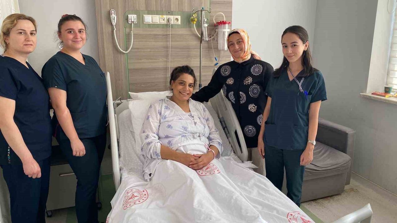 Sakarya Eğitim ve Araştırma Hastanesi'nde Suda Doğum Uygulaması Yeniden Başladı