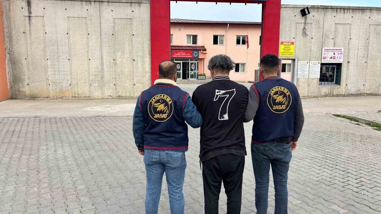 Sakarya Jandarması 1 Haftada 307 Aranan Şahısı Yakaladı, Karasu'da 79 Yıl 10 Ay Ceza Alan Şüpheli Tutuklandı