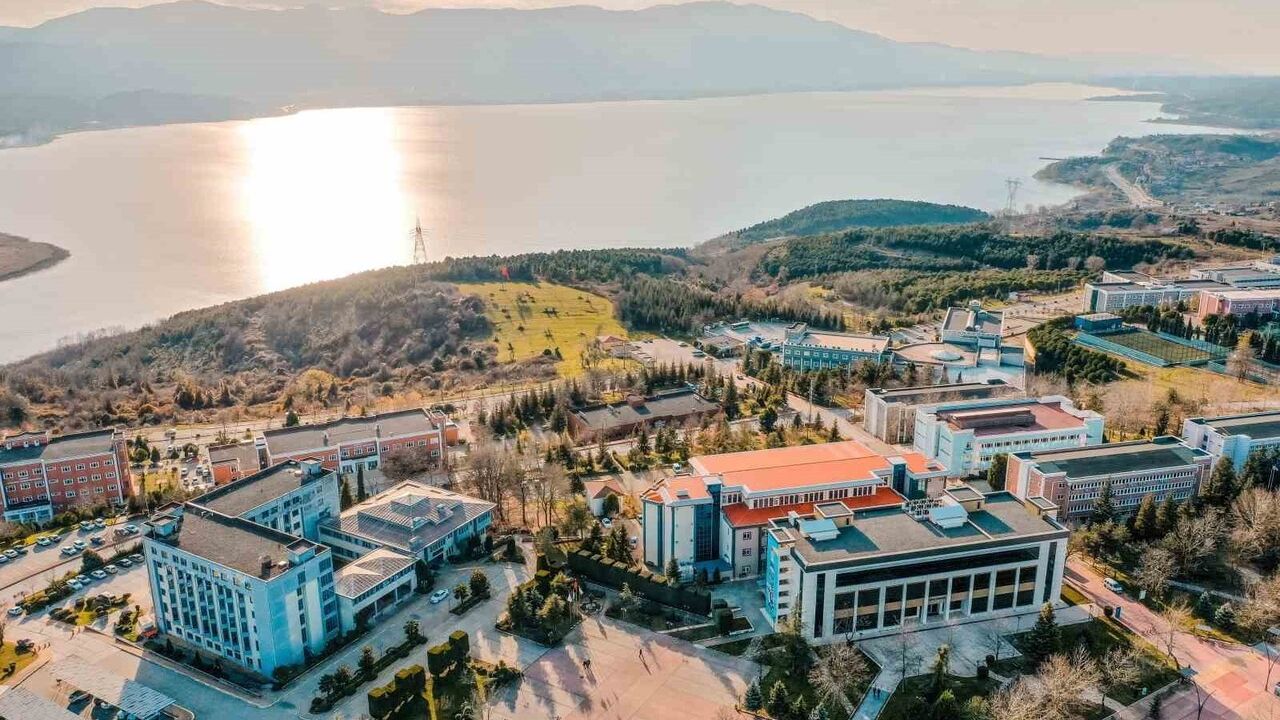 Sakarya Üniversitesi QS Sustainability 2026’da çevresel sürdürülebilirlikte Türkiye birincisi