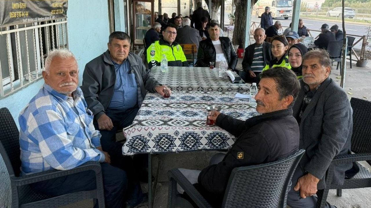 Salihli'de trafik eğitimi: Motosiklet ve traktör sürücülerine yeni kurallar anlatıldı