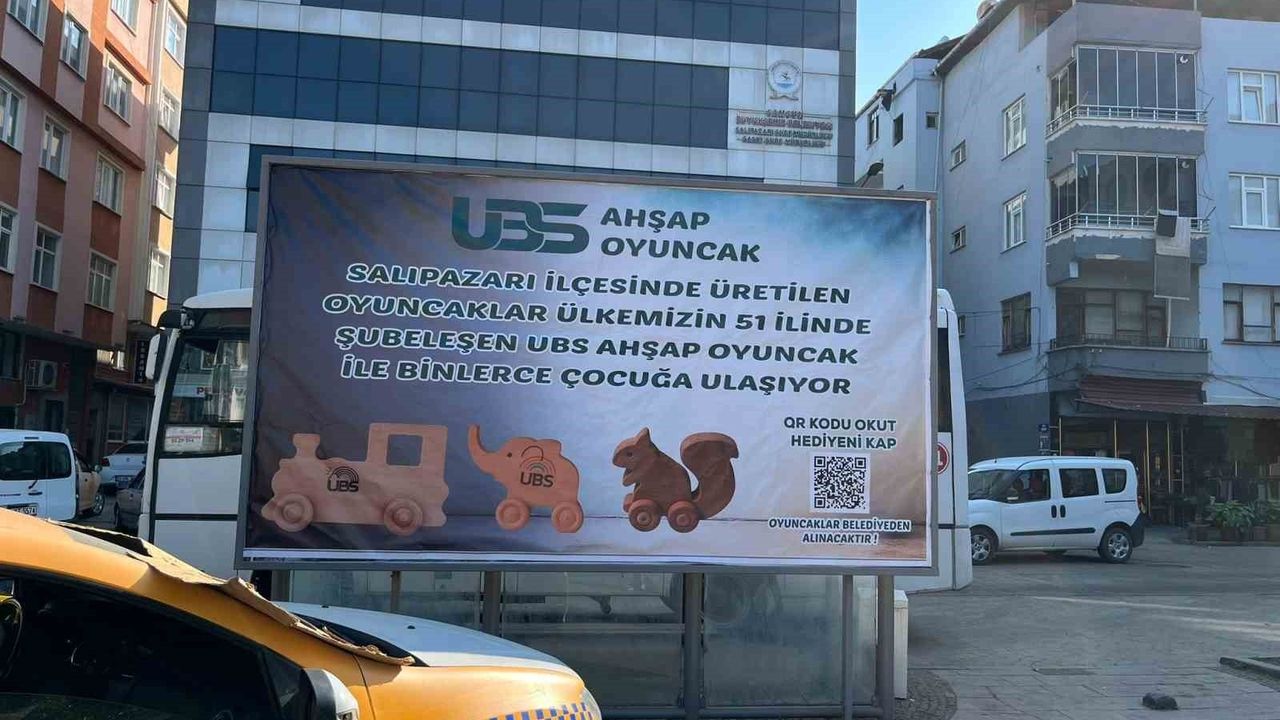 Salıpazarı'nda 'QR Kodu Okut, Hediyeni Kap' ile Ücretsiz Ahşap Oyuncak
