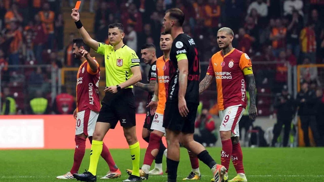 Sallai 90+4’te direkt kırmızı gördü, Galatasaray 10 kişi kaldı